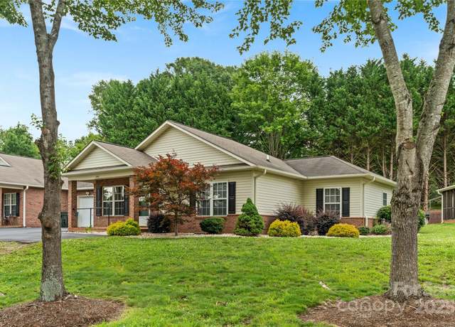 Property at 2561 26th Ave NE, Hickory, NC 28601, 3 beds, 2 baths