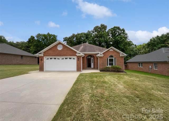 Property at 3104 Doncaster Dr, Rock Hill, SC 29732, 2 beds, 2.5 baths