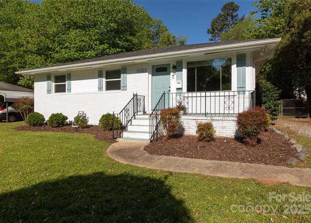 Property at 2404 Finchley Dr, Charlotte, NC 28215, 3 beds, 2 baths