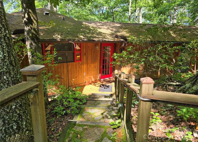 Property at 12 White Oak Trl, Black Mountain, NC 28711, 2 beds, 2 baths
