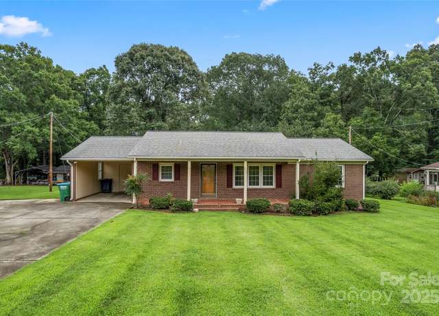 Property at 320 Forest Park Dr, Denton, NC 27239, 3 beds, 2.5 baths