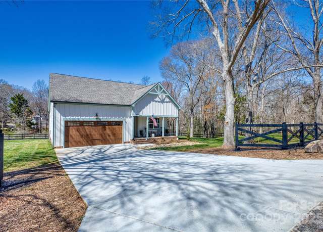 Property at 1013 Oakmont Dr, Rock Hill, SC 29732, 4 beds, 3 baths
