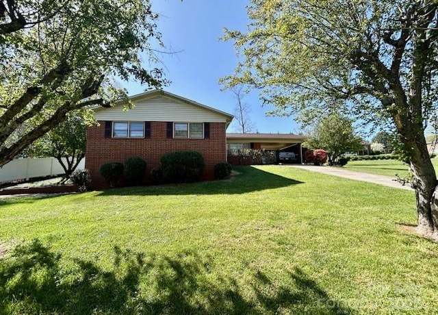 Property at 1026 Garden St SE, Lenoir, NC 28645, 3 beds, 1.5 baths