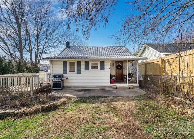 Property at 104 Arnold Rd, Asheville, NC 28805, 3 beds, 2 baths