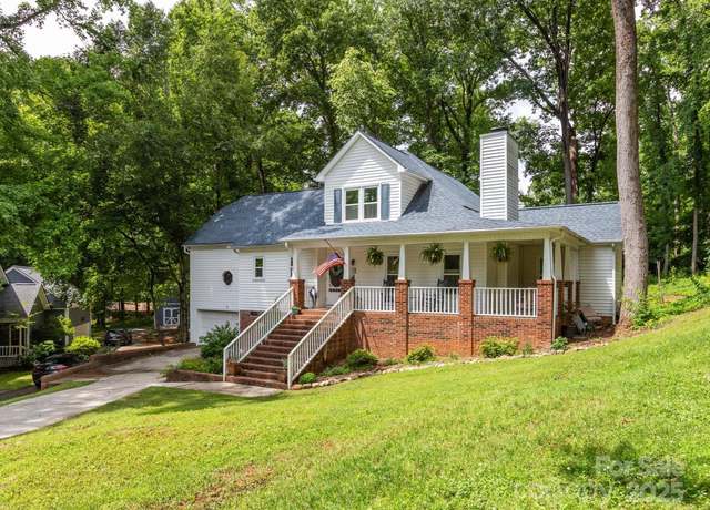 Property at 6934 Loretta Pl, Charlotte, NC 28215, 3 beds, 2.5 baths
