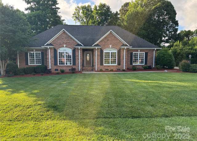 Property at 2911 Weatherfield Dr, Lincolnton, NC 28092, 4 beds, 3 baths