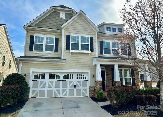 Property at 1019 Dunhill Ln, Waxhaw, NC 28173, 4 beds, 2.5 baths