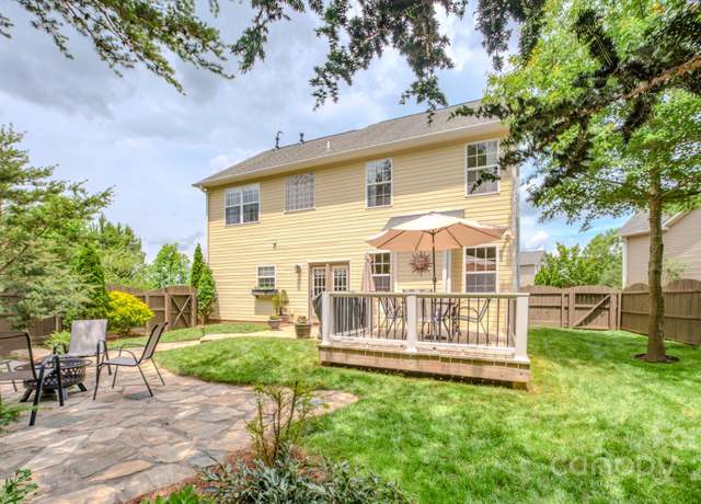 Property at 36 Stone River Dr, Asheville, NC 28804, 4 beds, 2.5 baths