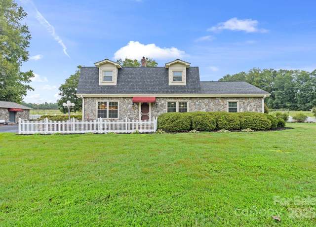 Property at 239 Golf Course Rd, Maiden, NC 28650, 3 beds, 2 baths