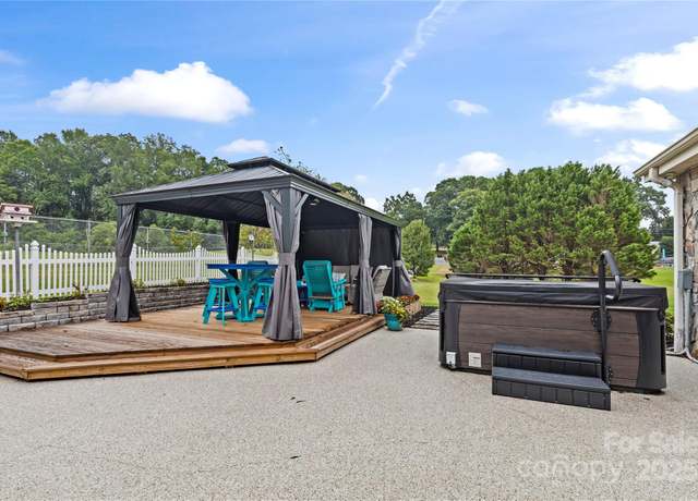 Property at 239 Golf Course Rd, Maiden, NC 28650, 3 beds, 2 baths