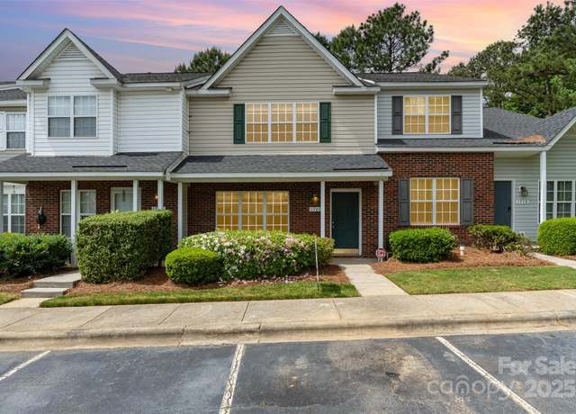 Property at 1720 Forest Side Ln, Charlotte, NC 28213, 2 beds, 2.5 baths