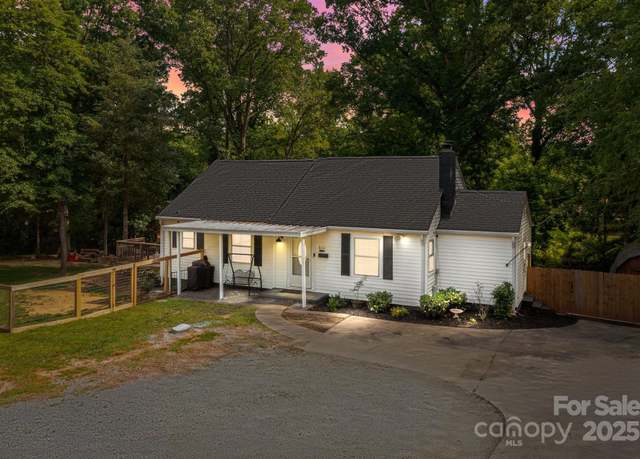 Property at 800 Woodlawn St, Belmont, NC 28012, 3 beds, 2 baths