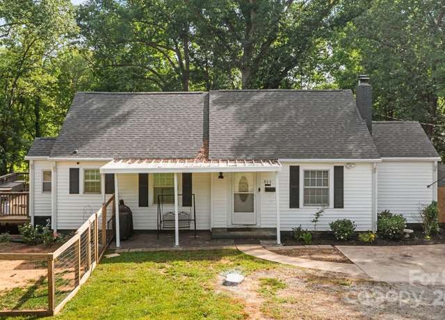 Property at 800 Woodlawn St, Belmont, NC 28012, 3 beds, 2 baths