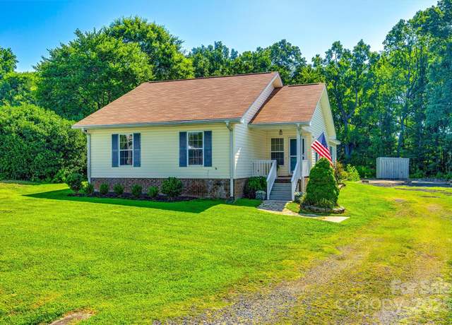 Property at 659 Primrose Ln NW, Concord, NC 28027, 3 beds, 2 baths