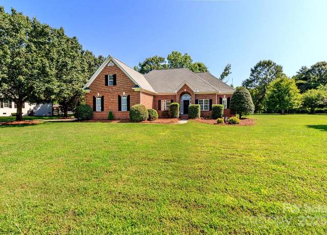 Property at 444 Cottonfield Cir, Waxhaw, NC 28173, 3 beds, 2.5 baths
