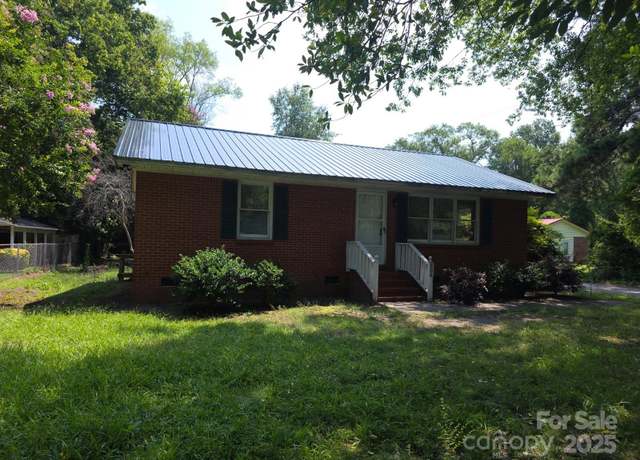 Property at 836 Ayers St, Cheraw, SC 29520, 2 beds, 1 bath