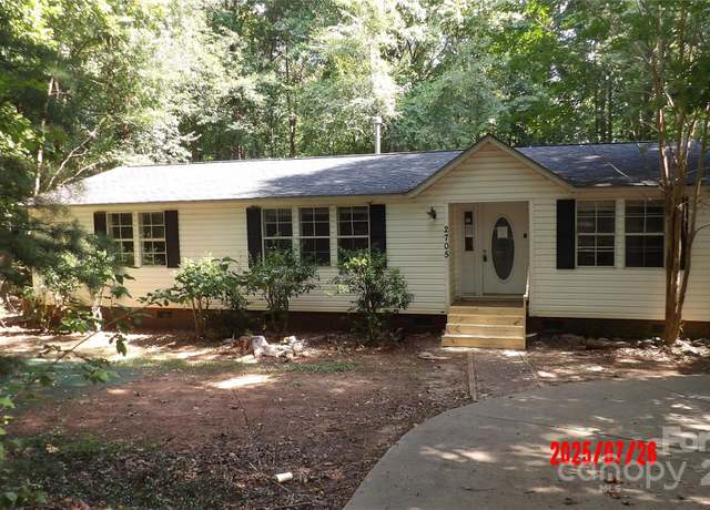 Property at 2705 Mountainview Rd, Clover, SC 29710, 3 beds, 2 baths