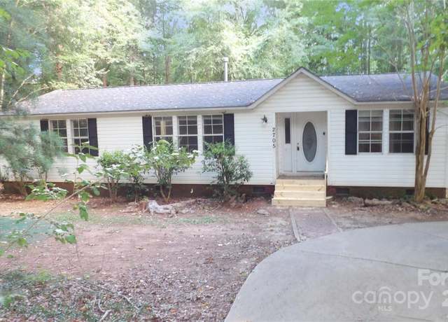 Property at 2705 Mountainview Rd, Clover, SC 29710, 3 beds, 2 baths