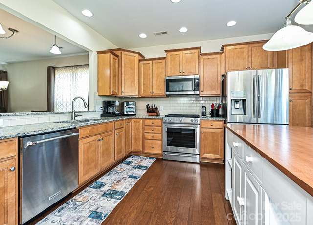Property at 8024 Carolina Lakes Way, Fort Mill, SC 29707, 3 beds, 2 baths