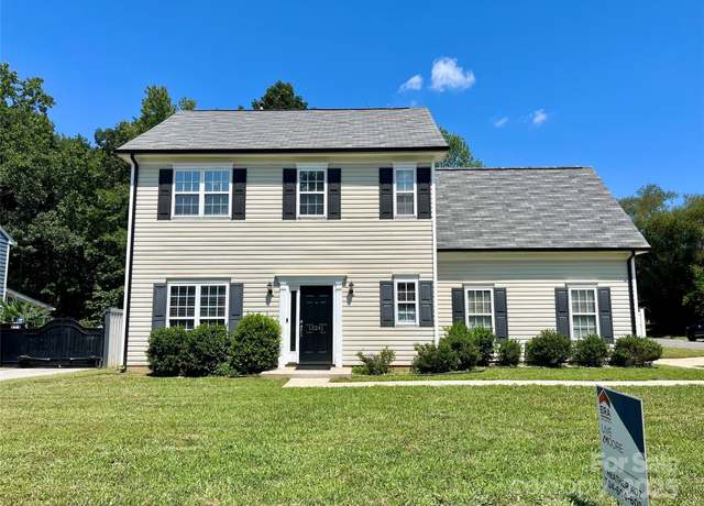 Property at 13241 Woodland Farm Dr, Charlotte, NC 28215, 3 beds, 2.5 baths