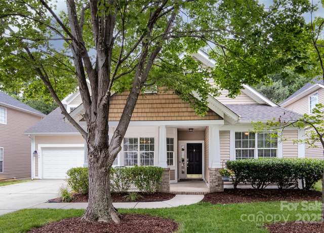 Property at 1040 Stonedown Ln, Matthews, NC 28104, 3 beds, 2 baths