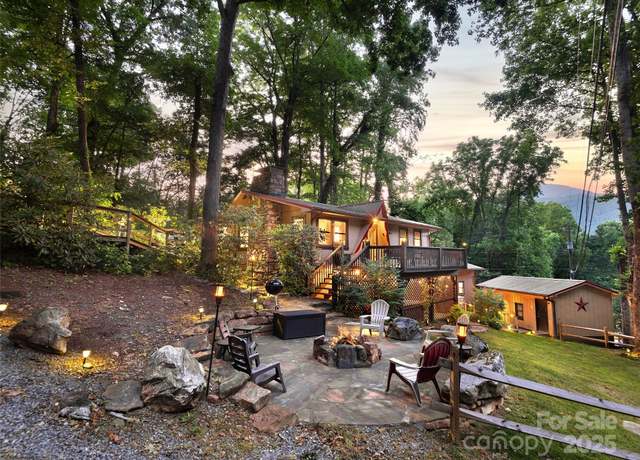 Property at 290 Dogwood Dr, Maggie Valley, NC 28751, 3 beds, 2 baths