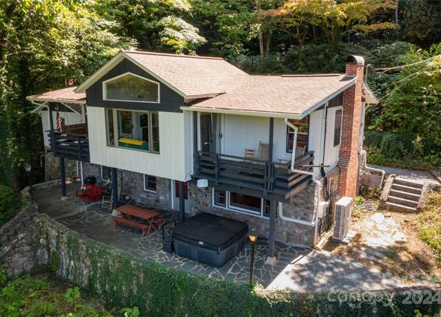 Property at 330 Overlook Dr, Maggie Valley, NC 28751, 3 beds, 3 baths