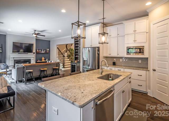 Property at 3344 Northampton Dr, Charlotte, NC 28210, 3 beds, 2.5 baths