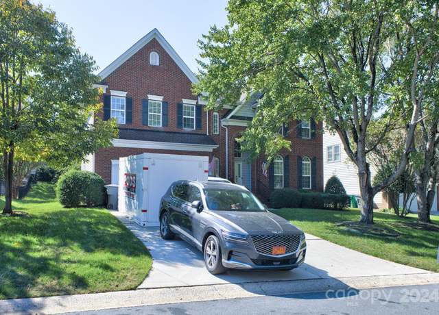 Property at 6416 Red Maple Dr, Charlotte, NC 28277, 4 beds, 2.5 baths