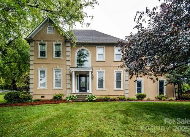 Property at 4825 1st Street Ct NW, Hickory, NC 28601, 4 beds, 2.5 baths