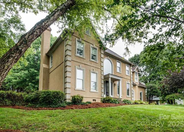 Property at 4825 1st Street Ct NW, Hickory, NC 28601, 4 beds, 2.5 baths