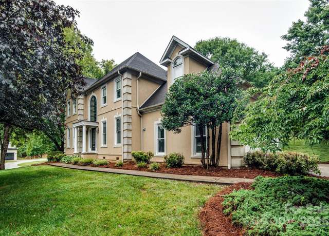 Property at 4825 1st Street Ct NW, Hickory, NC 28601, 4 beds, 2.5 baths