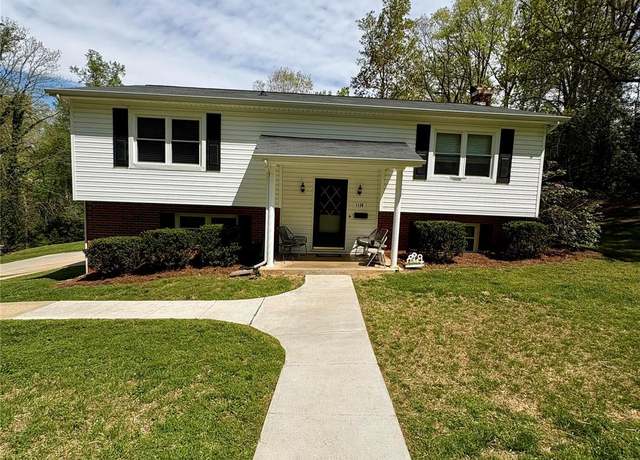 Property at 1130 Pinebrook Ave SE, Valdese, NC 28690, 4 beds, 2.5 baths