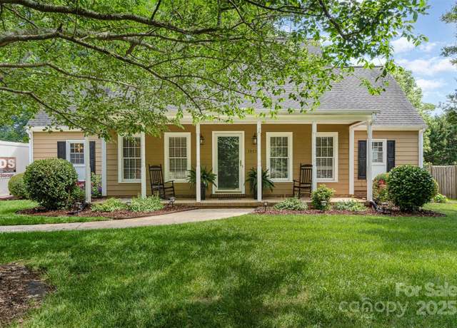 Property at 1012 Lightwood Dr, Matthews, NC 28105, 4 beds, 2 baths