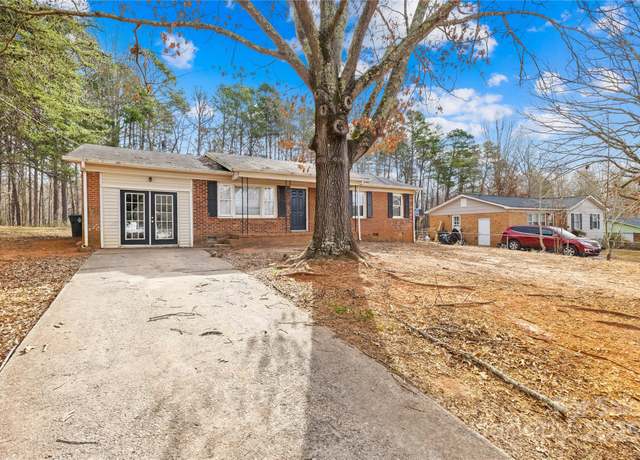 Property at 1502 Northwoods Dr, Kings Mountain, NC 28086, 4 beds, 2 baths