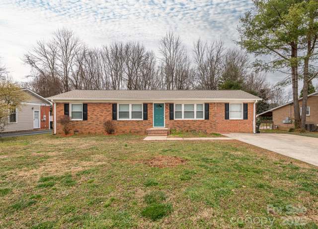 Property at 608 E Matthews St, Matthews, NC 28105, 4 beds, 2.5 baths
