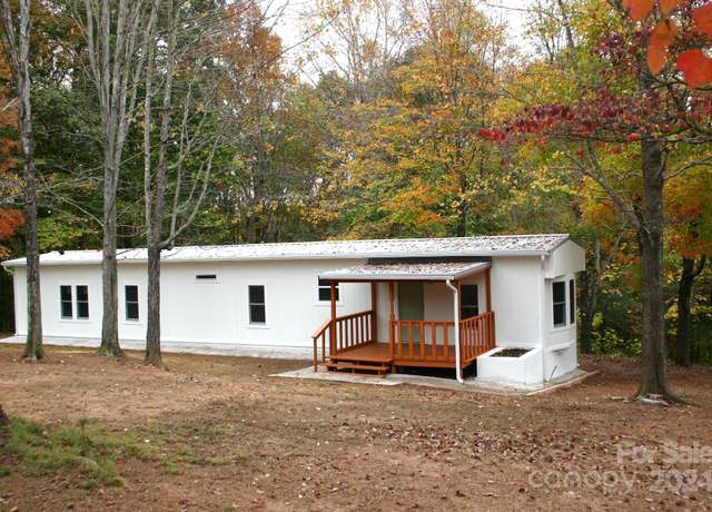 Property at 2869 9th Ave SE, Hickory, NC 28602, 3 beds, 2 baths