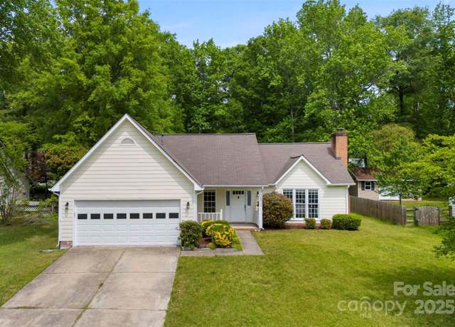 Property at 13324 Kintyre Ct, Matthews, NC 28105, 3 beds, 2 baths
