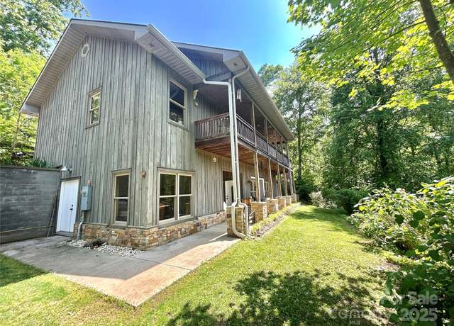 Property at 219 Sandalwood Dr, Whittier, NC 28789, 4 beds, 3.5 baths