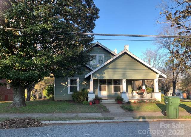 Property at 913 9th Ave NE, Hickory, NC 28601, 5 beds, 3.5 baths