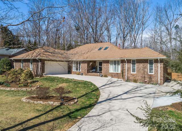 Property at 34 Glen Crest Dr, Arden, NC 28704, 3 beds, 2.5 baths
