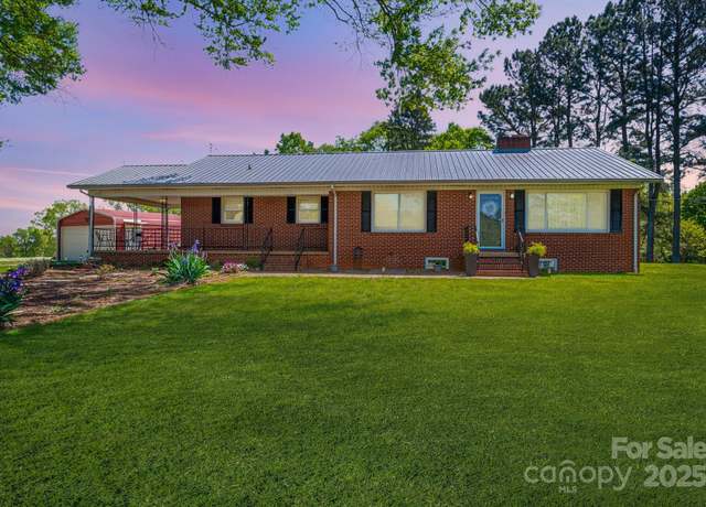 Property at 3340 Wrenwood Dr, Newton, NC 28658, 3 beds, 1 bath