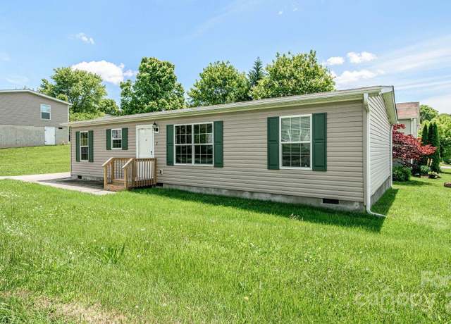Property at 2 N Frederick Ln, Hendersonville, NC 28792, 3 beds, 2 baths