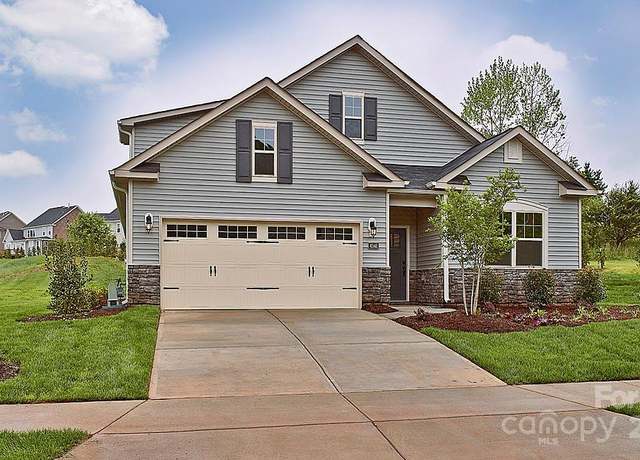 Property at 26 Forestdale Rd, Hendersonville, NC 28792, 5 beds, 3 baths
