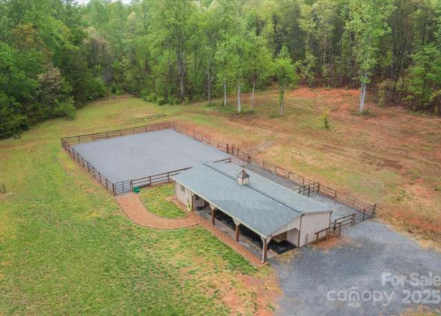 Property at 1091 Bill Collins Rd, Columbus, NC 28722, 3 beds, 2 baths