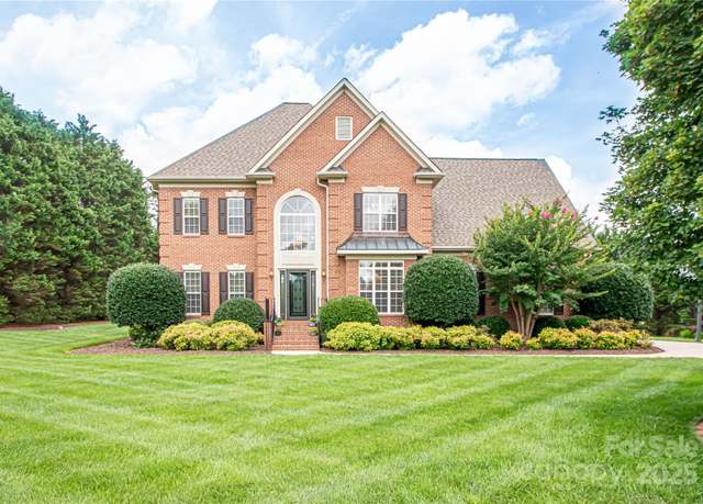 Property at 2019 Heirloom Ct, Matthews, NC 28104, 4 beds, 3.5 baths