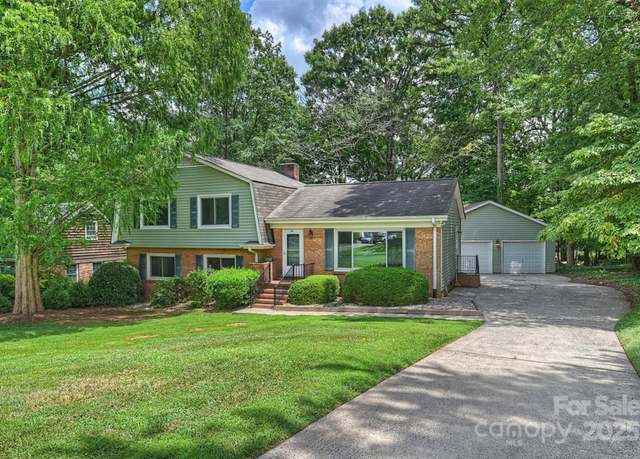 Property at 302 Wilcrest Dr, Matthews, NC 28105, 3 beds, 2.5 baths