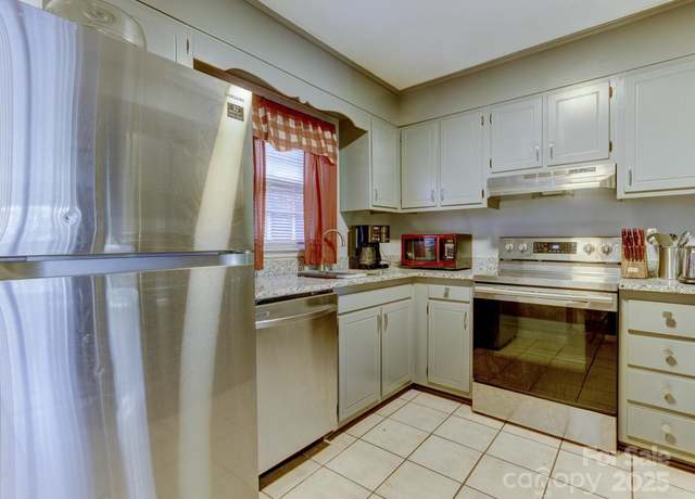 Property at 4609 Coronado Dr Unit O, Charlotte, NC 28212, 2 beds, 1.5 baths