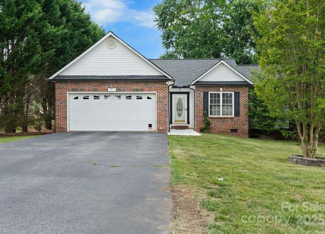 Property at 103 Pine Meadows Cir, Hickory, NC 28601, 3 beds, 2 baths