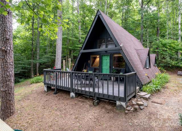 Property at 155 Chriscott Ln, Saluda, NC 28773, 2 beds, 1.5 baths